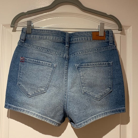 BDG (Urban Outfitters) high rise denim short shorts, size 26W - Picture 2 of 3